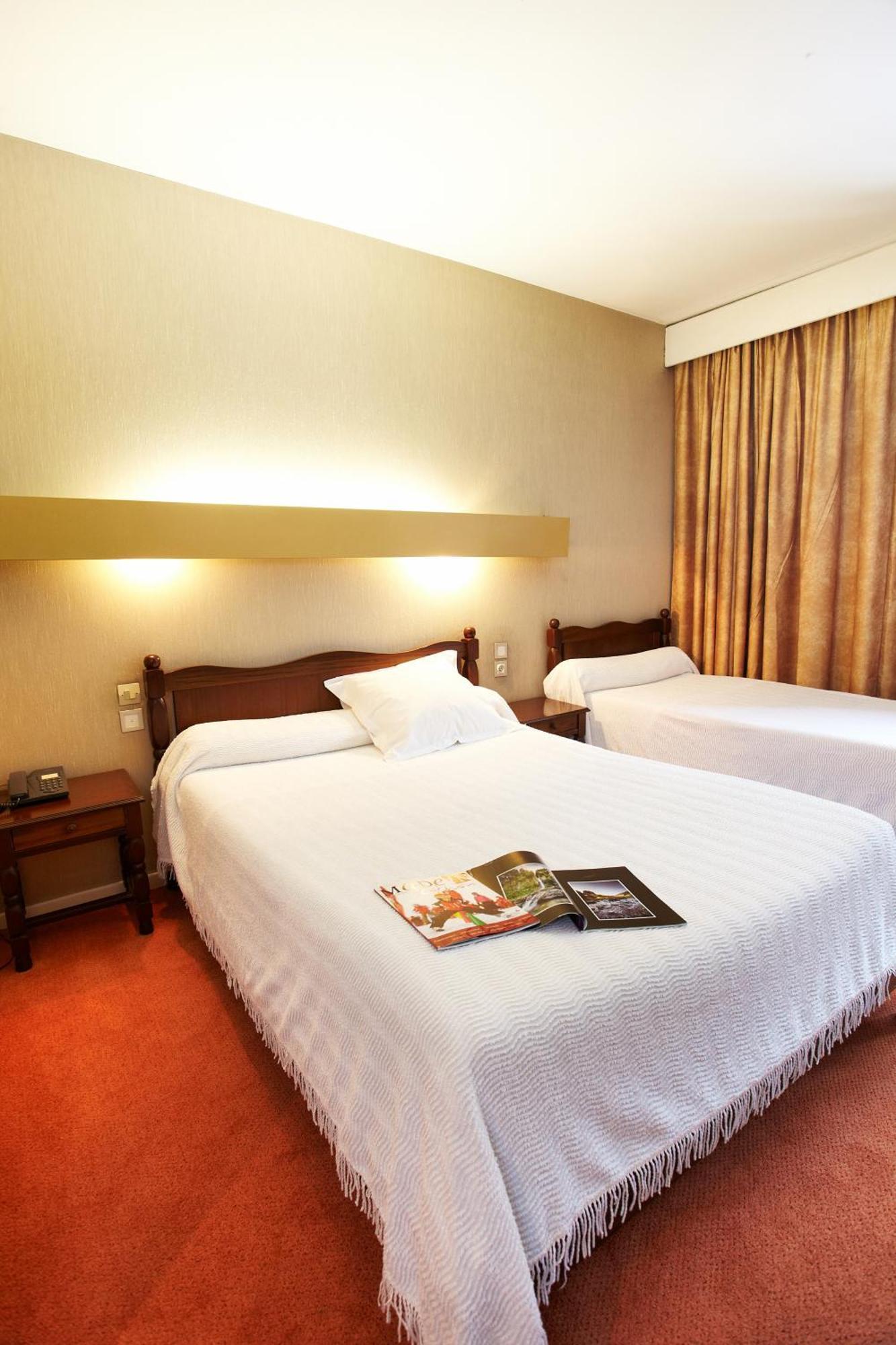 Hotel De Paris Bagneres-de-Luchon Room photo